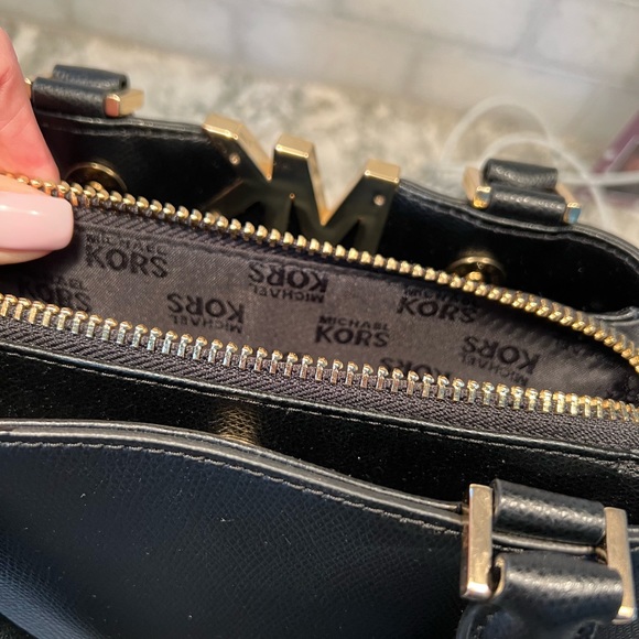 Vintage Leather Classic Michael Kors Logo Sculpted Bag - Picture 4 of 14